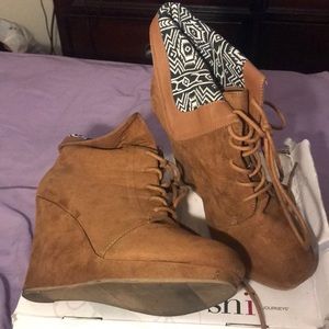 Perfect for fall 🍁Wedges